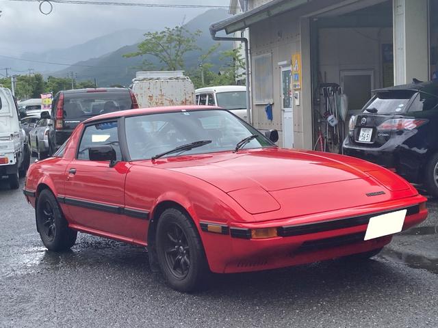 マツダ サバンナＲＸ－７ 　全塗装済　タイヤ４本新品　５速マニュアル