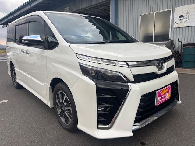 ８人乗りの４ＷＤヴォクシーが入荷しました！ ＡＬＰＩＮＥのＢＩＧ－Ｘ等、装備が充実でお買い得な一台になります！