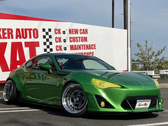 トヨタ ８６ ＧＴ　ロケットバニー前後フェンダー　AftermarketＦリップ　Ｒディフューザー