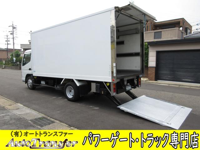 座席シートは布をはずして洗濯してあります　キレイです ドライバン　準中型免許　５．２Ｌノンターボ　５速　保冷車　ステンレス床