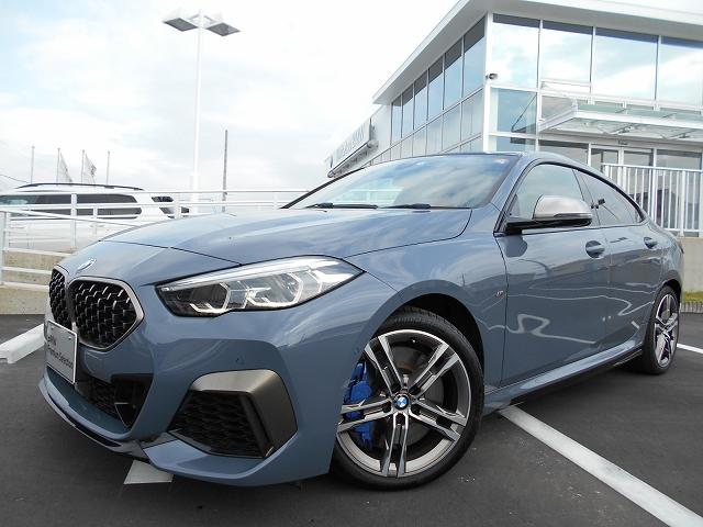 M235i xDriveグランクーペ マグマレッドレザー Mシートベルト アダプティブMサス シートヒーター 18AW 禁煙 ワンオーナー(1枚目)