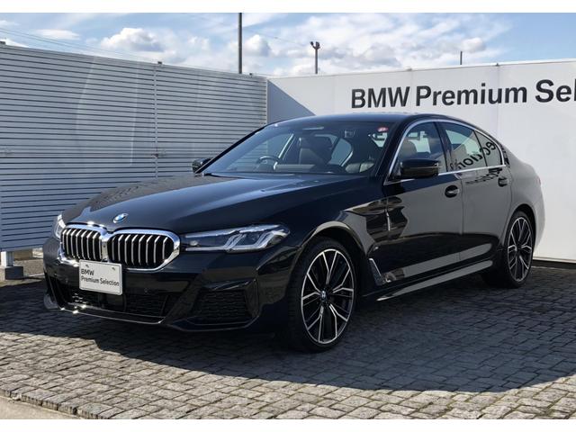 ５シリーズ(BMW) ５２３ｄ　ｘＤｒｉｖｅＭスポツ５０ｔｈアニバサリＥＤ　黒革　ドライビング・アシスト・プロフェッショナル　全周囲カメラ　５０周年記念インテリアバッチ　ウッドパネル 中古車画像