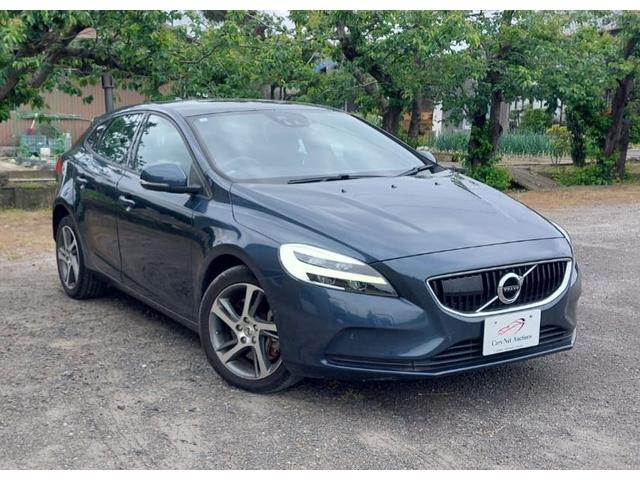 Ｖ４０(ボルボ) Ｄ４　モメンタム　ガラスルーフ　ディーゼルターボ　レーダークルーズコントロール　ブラインドスポットモニター　ワンオーナー 中古車画像