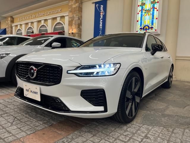 V60（ボルボ）ウルトラ　Ｔ６　ＡＷＤ　プラグインハイブリッド　禁煙車／アンバー革シート／パノラマサンルーフ／衝突軽減ブレーキ／ＡＣＣ／アップルカープレイ／アンドロイドオート／ハーマンカードン／シートＨ・Ｃ／ステアリングヒーター／Ｐシート／マッサージ機能／アルミ 中古車画像