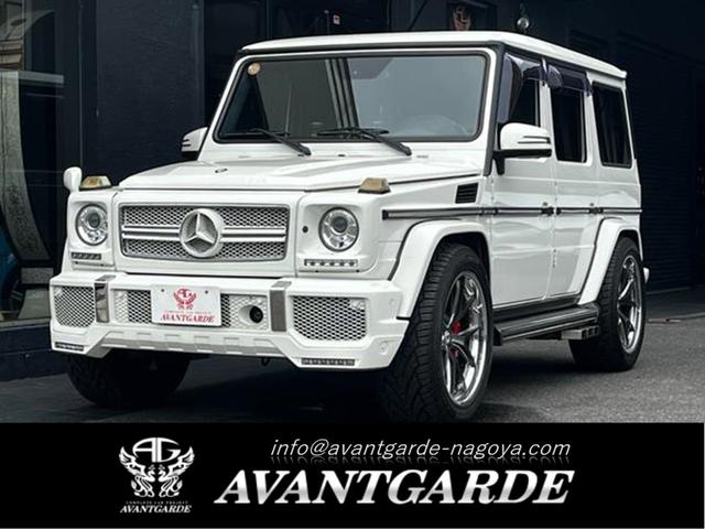 メルセデス・ベンツ Ｇ６３　ＡＭＧ　デジノエクスクルーシブＰＫＧ　ダイヤモンドステッチバイカラー　ＡＭＧスポーツツートンシート　社外Ｆスポイラー　２２ＨＲＥアルミ　６本出し可変マフラー　ラゲッジラック　ローダウン　アルカンターラルーフ