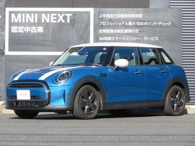 ＭＩＮＩ ＭＩＮＩ クーパーＤ　ディーゼル車（軽油）ワンオーナー　アイランドブルー　純正ナビゲーション　クルーズコントロール　ボンネットストライプ　衝突被害軽減ブレーキ　Ｗエアコン　現行モデル　５ＤＯＯＲ　オートエアコン