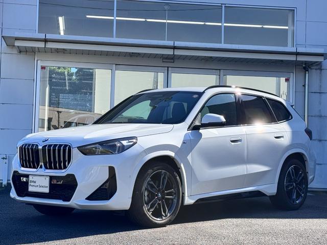 Ｘ１ ｓＤｒｉｖｅ　１８ｉ　Ｍスポーツ　試乗車・テクノロジーＰＫＧ・ハンドルヒーター　ＡｐｐｌｅＣａｒＰｌａｙ・アンビエントライト・ａｎｄｒｏｉｄオート・全方位カメラ・１９インチアルミホイール・・ＨＵＤ・レーンチェンジアシスト・ミラーＥＴＣ（1枚目）