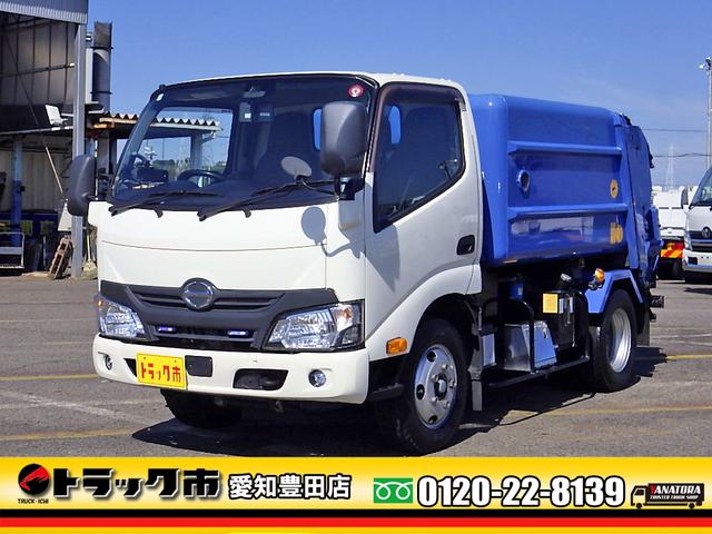 　２トン　塵芥車　巻込式　３．２立米　作業中表示灯　汚水タンク　降下防止　坂道発進補助装置　衝突被害軽減ブレーキ　電動パーキングブレーキ　両側電動格納ミラー　カラーバックモニター　２０００ｋｇ　５ＭＴ
