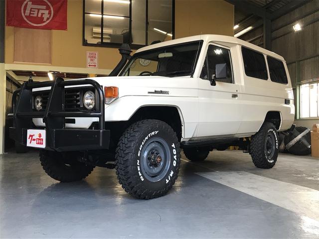 トヨタ ランドクルーザー７０ トゥループキャリア オーストラリア逆輸入 １９８７年モデル ｆｊ７５ ３ｆガソリンエンジン ｎｏｘ ｐｍ適合 全国登録可 ４ｗｄ ５速ｍｔ ｅｔｃの中古車 車体価格398万円 令和2 年式 走行33 9万キロ 車体色ホワイト 愛知県名古屋市