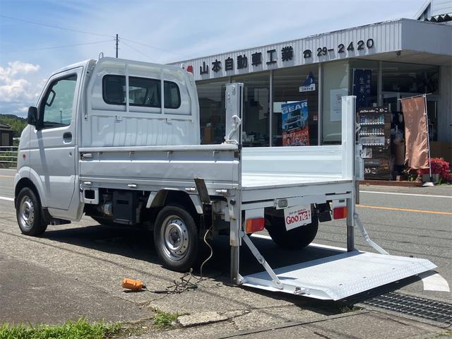 　４ＷＤ　軽トラックパワーゲート車　５速マニュアル　エアコン　パワーステアリング　純正ＡＭ／ＦＭラジオ　ヘッドライトレベライザー