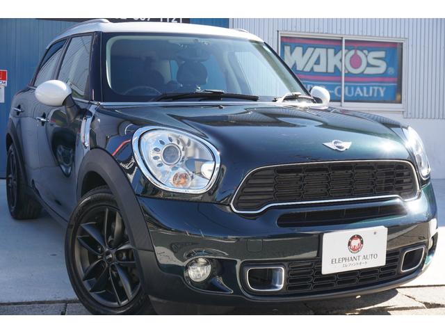 ＭＩＮＩ クーパーＳ　クロスオーバー　ホワイトルーフ　ホワイトメーター　キセノンヘッド　純正ブラック１７インチＡＷ　パドルシフト　プッシュスタート　オートエアコン　ＥＴＣ　フロアマット　ルーフレール　フロントフォグ　電格ミラー