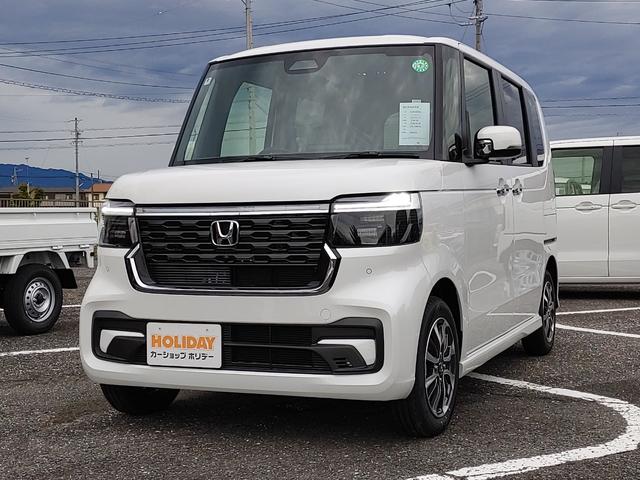 ベースグレード　届け出済み未使用車　バックカメラ　両側スライド・片側電動　クリアランスソナー　オートクルーズコントロール　レーンアシスト　衝突被害軽減システム　オートライト　ＬＥＤヘッドランプ　スマートキー