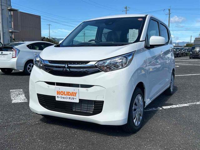 ｅＫワゴン Ｍ　届け出済み未使用車　バックカメラ　クリアランスソナー　レーンアシスト　衝突被害軽減システム　オートライト　キーレスエントリー　アイドリングストップ　電動格納ミラー　シートヒーター　ベンチシート　ＣＶＴ（1枚目）