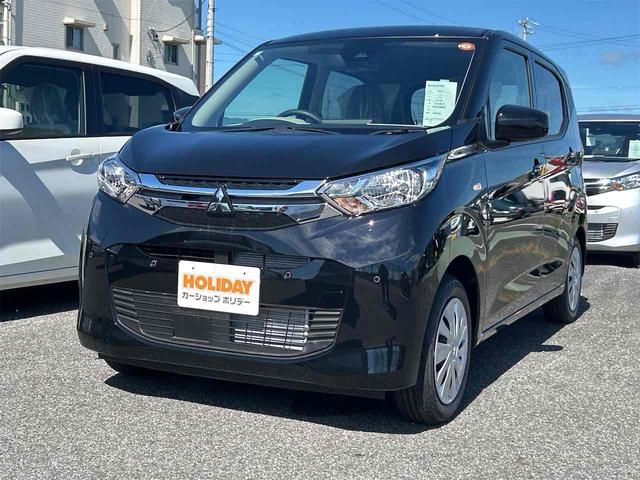 ｅＫワゴン Ｍ　届け出済み未使用車　バックカメラ　クリアランスソナー　レーンアシスト　衝突被害軽減システム　オートライト　キーレスエントリー　アイドリングストップ　電動格納ミラー　シートヒーター　ベンチシート　ＣＶＴ（1枚目）
