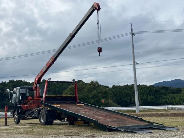 ６速マニュアル　ユニック角足差し違いアウトリガー クレーン付キャリアカー　３段クレーン積載車　最大積載量１８００ｋｇ