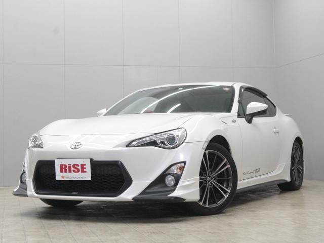 ＧＴリミテッド　ＴＲＤフルエアロ　ＴＲＤ車高調　ＴＲＤ４本出しマフラー　ＳＤナビ　フルセグＴＶ　バックカメラ　ＥＴＣ　　クルーズコントロール　ハーフレーザーシート　シートヒーター　スマートキー２個　禁煙車