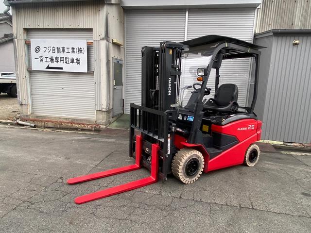 日本 　ニチユフォークリフト・型式ＦＢ２５Ｐ－８０－３Ｆ４３０ＳＦ・燃料タイプバッテリー・最大荷重２．４ｔ・最大揚高４．３ｍ・マスト３段フルフリー・サイドシフト　公道走行可　アワーメーター１６４８ｈ（1枚目）