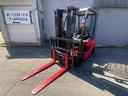 日本 　ニチユフォークリフト型式ＦＢ２５Ｐ－８０－３Ｆ４３０ＳＦ・燃料タイプバッテリー・荷重２．４ｔ・揚高	４．３ｍ・マストの種類３段フルフリー・サイドシフト（1枚目）