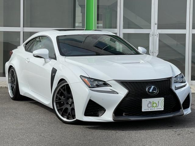 レクサス ＲＣ Ｆ ベースグレード　禁煙車　赤革　サンルーフ　マークレビンソンサウンド　ＴＷＳ２０インチ　ローダウン　ＴＯＭ‘Ｓフルチタンマフラー　カーボンステアリング　エアーシート＆シートＨ　ＢＳＭ　ＧＰＳレーダー　クリアランスソナー