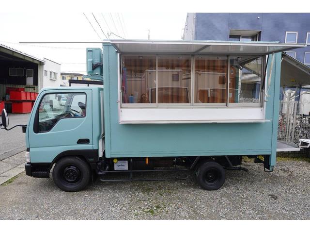 　キッチンカー　移動販売車　ケータリングカー　フードトラック（Ｃ）／全塗装　側面跳上扉＋テーブル．窓サッシ．シンク．換気扇．床．照明．外部電源．コンセント．８ナンバー登録(1枚目)