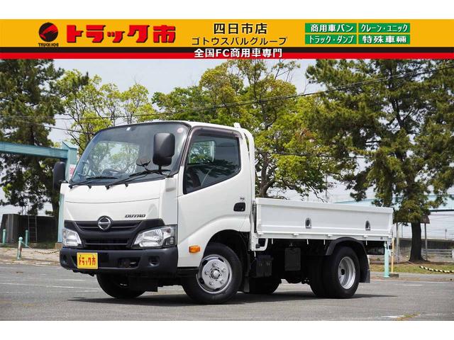 日野 デュトロ ２ｔ　平ボディ　フルジャストロー　ＡＴ車　Ｗタイヤ　２ｔ積載　平ボディ　全低床　ＡＴ車　荷台フック　アオリロープ穴　坂道発進補助　アイドリングストップ　ＥＴＣ　集中ロック　荷台板張り　荷台内寸３０９／１５８／３８　荷台高８７　車両総重量４４６５ｋｇ