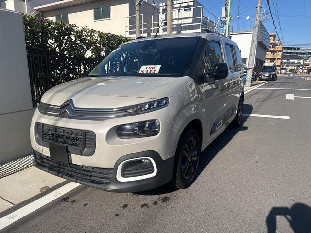 ワンオーナー　禁煙車　無事故　実走行　内外装きれい 純正ＣＡＲＰＬＡＹバックカメラ新品シートカバー新品フロアマットディーゼル