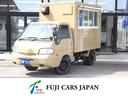 　移動販売車　キッチンカー　ケータリングカー　フードトラック　自社新規架装モデル　跳ね上げ式販売口　４枚サッシ　キッチンパネル　オリジナル３槽シンク　ポリ合板作業台　フローリングフロア(1枚目)