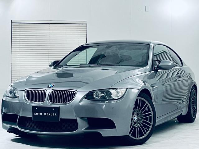 ＢＭＷ Ｍ３クーペ　左ハンドル／ＭＴ車／カーボンルーフ／正規ディーラー車／黒革シート／ドラレコ／レーダー探知機／純正１８インチＡＷ／純正ナビ／パワーシート／シートヒーター／スペアキー／整備記録簿／取説