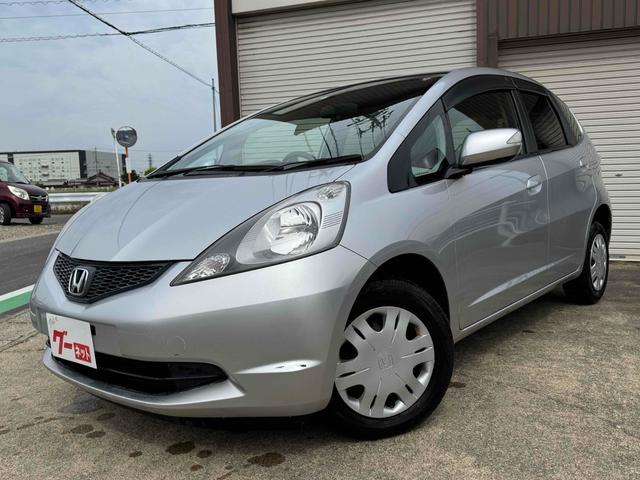 フィット Ｇ　キーレスエントリー　電動格納ミラー　ＣＶＴ　盗難防止システム　衝突安全ボディ　ＡＢＳ　ＣＤ　エアコン　パワーステアリング　パワーウィンドウ（1枚目）