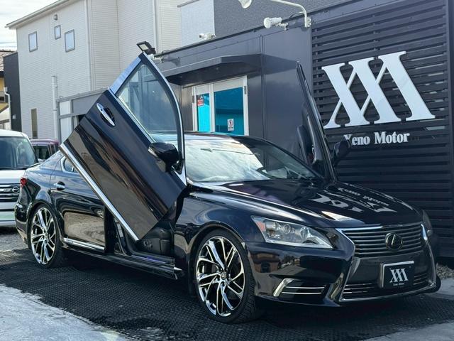 ＬＳ(レクサス) ＬＳ６００ｈＬ　エグゼクティブパッケージ　弊社デモカー　ＶＥＲＴIntercoolerＡＬ　ＤＯＯＯＲＳシザーズドア　Aftermarket鍛造２２インチアルミ　サンルーフ　サスコン　フリップダウンモニター　マークレビンソン　黒革シート　シートベンチレーション　レダクルＢＳＭ 中古車画像
