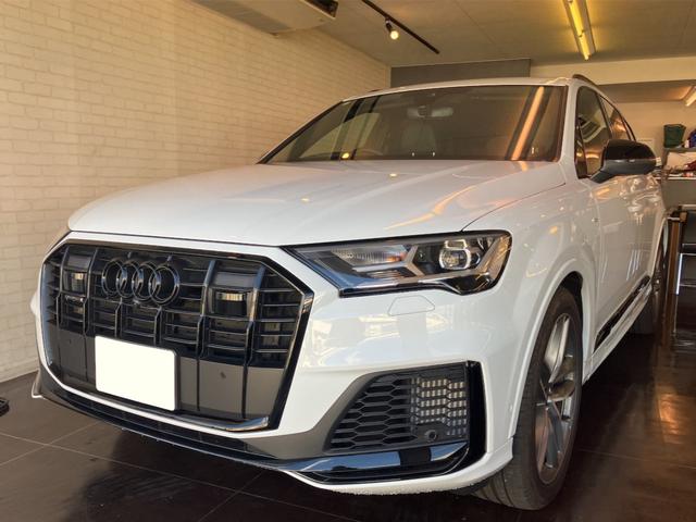 Ｑ７(アウディ) ５５ＴＦＳＩクワトロ　Ｓライン　ブラックＡｕｄｉ　ｒｉｎｇｓ＆ブラックスタイリングパッケージ　７シーターパッケージ　Ｓ　ｌｉｎｅロゴバルコナレザースポーツシート 中古車画像