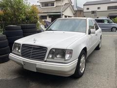 メルセデス・ベンツ　Ｅクラス　Ｅ２８０　ディーラー車　右ハンドル　フルオリジナルコンディション