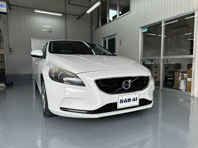 ボルボ Ｖ４０ Ｔ４　ＳＥ　セーフティーＰＫＧ　アダプタブルクルーズ　スマートキー　ＨＩＤ　ｉＰｏｄ・ＵＳＢ端子　ＨＩＤ