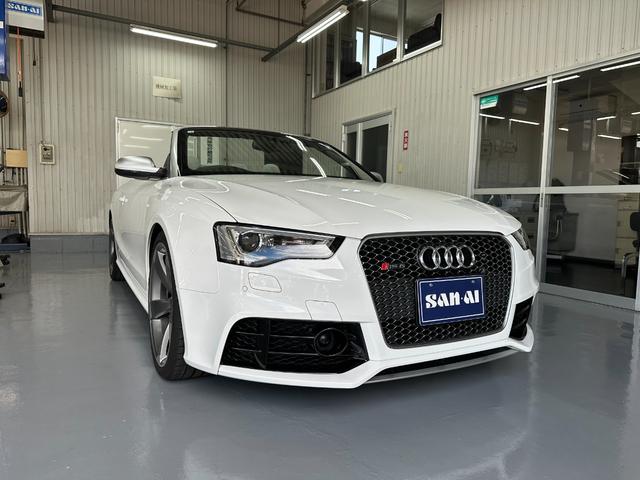 アウディ ＲＳ５カブリオレ ベースグレード　白レザー　シートヒーター　アダプティブクルーズ　レーンキープアシスト　ブランドスポット　ＴＶ・ナビ　Ｂｌｕｅｔｏｏｔｈオーディオ　カーボンＲスポ