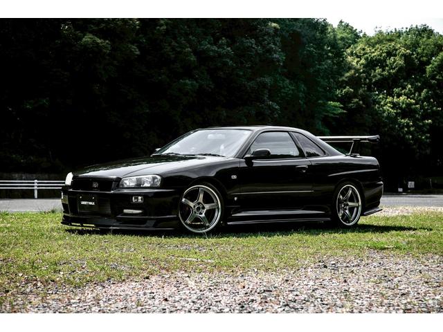 ２５ＧＴターボ　サンルーフ　ユーラスエアロ　ＷＯＲＫ　ＥＭＯＴＩＯＮ１９インチＡＷ　ＢＬＩＴＺインタークーラー・パワーエアクリーナー　社外マフラー　ＭＯＭＯステ・シフトノブ　社外マフラー