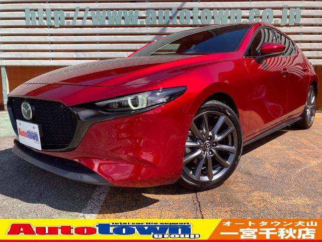 マツダ ＭＡＺＤＡ３ファストバック ＸＤバーガンディ　セレクション　ＢＯＳＥサウンド／マツコネナビ／Ｂｌｕｅｔｏｏｔｈ／アラウンドビュー（全方位カメラ）／衝突軽減ブレーキ／レザーシート（レッド）／シートヒーター／パワーシート／アダプティブクルーズ／レーンキープアシスト