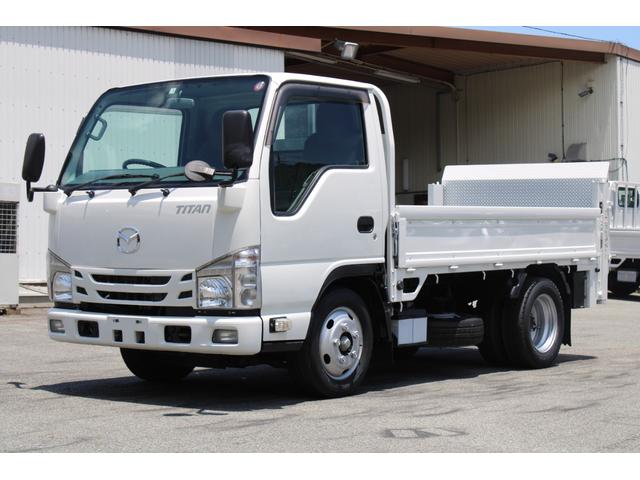平ボディー２．９５ｔ　パワーゲート（ＰＧ）　新明和垂直ゲートＲＥ０６　全低床　２．９５ｔ積載　ＥＴＣ　荷床鉄板　４Ｎｏ車　荷台内寸３０５５－１６１１－３８２　ゲートテーブルサイズ８５０－１５８０