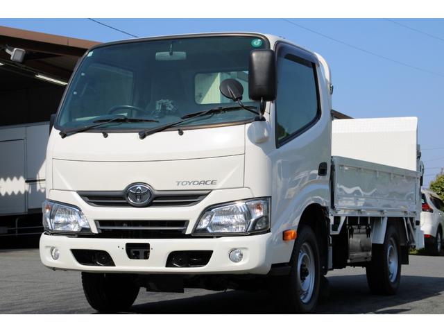 平ボディ－１．３ｔ　パワーゲート（ＰＧ）　４ＷＤ　全低床　☆１０尺☆トヨタ純正パワーリフト☆リフト能力５００ｋｇ☆フォグランプ☆車両総重量３６８５ｋｇ☆荷台内寸３０１９ｘ１５６７ｘ３４０☆ゲートテーブルサイズ９２４ｘ１４８１☆床地上高８６９