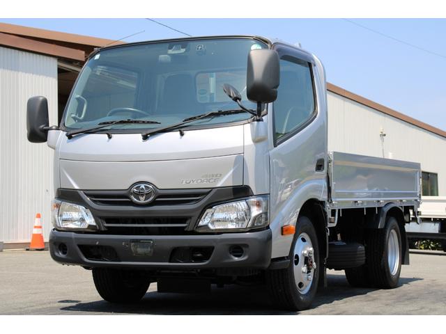 平ボディ－２ｔ　４ＷＤ　全低床　☆１０尺☆パートタイム４ＷＤ☆レーンアシスト☆プリクラッシュ☆スペアキー２☆車両総重量４６６５ｋｇ☆荷台内寸３１１１ｘ１６１２ｘ３７３☆床地上高８６７