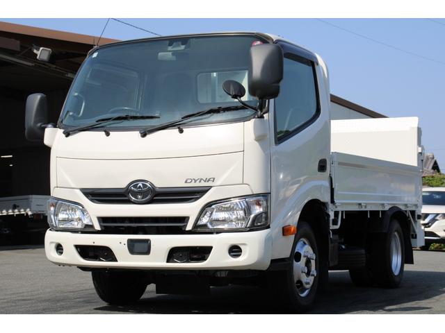 平ボディ－２ｔパワーゲート（ＰＧ）　全低床　☆１０尺☆トヨタ純正パワーリフト☆８００ｋｇ能力☆プリクラッシュ☆レーンアシスト☆車両総重量４６４５ｋｇ☆荷台内寸３０９７ｘ１６１３ｘ３７４☆ゲートテーブルサイズ９３５ｘ１４６７☆床地上高８７７