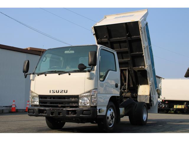 エルフトラック ダンプ　２ｔ積載　高床　新明和ＤＲ２－０１１０ＳＹ　２トン積載　開閉シート　オートマ車　リアダム式アオリ　キーレス　車輌総重量４９４５ｋｇ　荷台内寸３０３３－１６１５－３１７ｍｍ（1枚目）