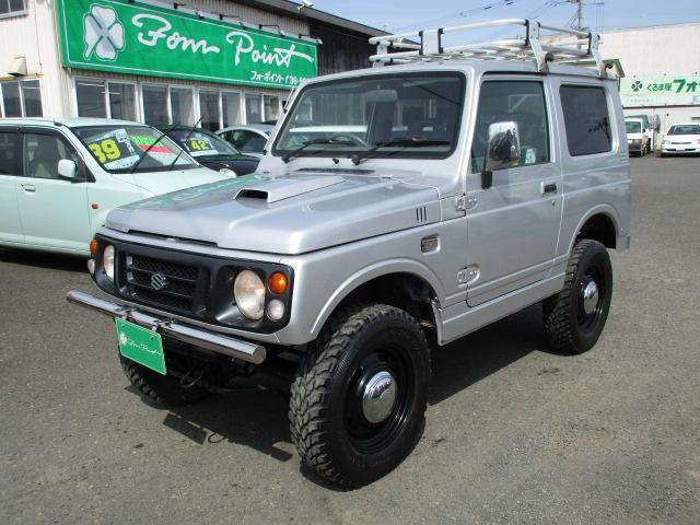 スズキ ジムニー ランドベンチャー　４ＷＤ　リフトアップ　社外前後メッキパイプバンパー　１９５Ｒ１６Ｃ　１０４－１０２０－６Ｐタイヤ　メッキセンターキャプ付きスチールホイール　エアコン　パワステ　ルーフキャリアー　ＣＤチューナー