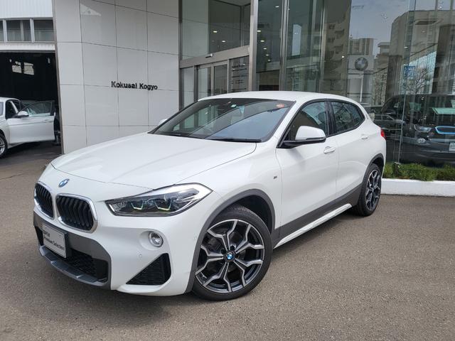 ＢＭＷ Ｘ２ ｘＤｒｉｖｅ　１８ｄ　ＭスポーツＸ　電動テールゲート　リアビューカメラ　Ｂｌｕｅｔｏｏｔｈオーディオ　ＥＴＣ内蔵ルームミラー　インテリアライト　ヘッドアップディスプレイ　オートライト　オートワイパー　車線逸脱警告　シートヒーター