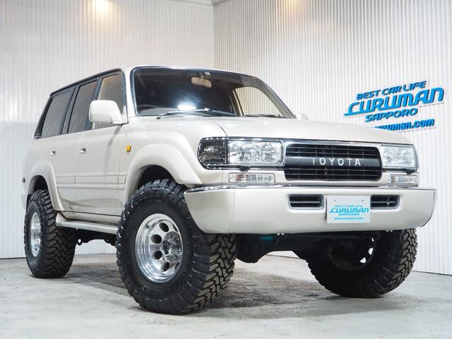 ランドクルーザー８０ ＶＸリミテッド　４ＷＤ　リフトアップ　ＤＥＰＯ製ヘッドライト　ＴＯＹＯＴＡグリル　新品テール　リアスポイラー　５面スモーク　新品ＭＴタイヤ　ミッキートンプソン１６ＡＷ　ガナドールマフラー　サンルーフ　クールＢＯＸ（1枚目）