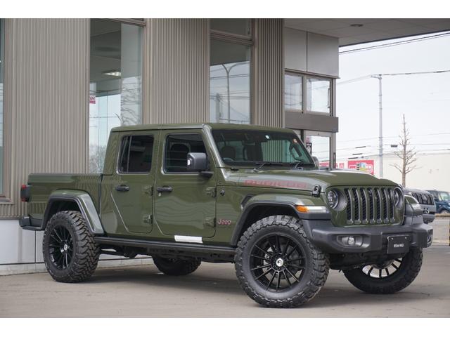 ジープ・グラディエーター ＲＵＢＩＣＯＮ　ｘ　Ｆｏｒｇｉａｔｏ　２０ＡＷ　ＴＯＹＯ　正規Ｄ車両　／　Ｆ・Ｒカメラ　／　ＮＩＴＴＯ　３５ｘ１２．５０Ｒ２０　／　Ａストップ機能