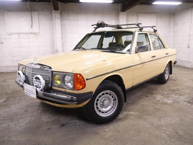 Ｗ１２３セダンのガソリン車２３０Ｅの入庫です！！ ラリー仕様にライトカスタム済み！！