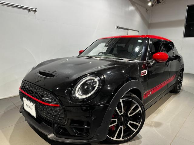 ＭＩＮＩ ジョンクーパーワークス　クラブマン　ＪＣＷ・トリム　４ＷＤ　ジョンクーパーワークストリム　１９インチアロイ　ＭＩＮＩＹｏｕｒｓスタイルレザーシート　電動フロントシート　　ＡＣＣ　パーキングアシスト　ＬＥＤヘッドライト　ワンオーナー　認定中古車２年保証（1枚目）