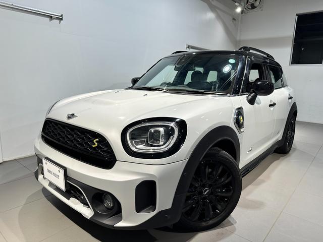 ＭＩＮＩ クーパーＳ　Ｅ　クロスオーバー　オール４　レザーパッケージ　前席シートヒーター電動シート　ペッパーパッケージ　アクティブクルーズコントロール　純正ナビ　リアカメラ　パーキングアシスト　１８インチアロイホイール　ワンオーナー　認定中古車２年保証（1枚目）