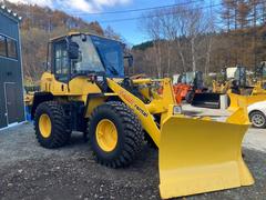日本  2名キャブ エアコン Bカメ 油圧マルチカプラ リヤビューモニター 140Aオルタネーター スノータイヤ(スパイク加工) LED作業灯 R作業 補助サスシート LSD IDキー  燃料ヒーター 中古車画像