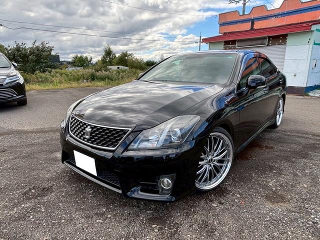 クラウン ２．５アスリートｉ－ＦｏｕｒアニバーサリＥＤ　革シート　クルコン　スマートキー　４ＷＤ　バックカメラ　盗難防止システム　ＤＶＤ再生　パワーシート　フルセグ地デジ　前席シートヒーター　ＥＴＣ車載器（1枚目）